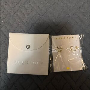 UNTAMED PETALS BY AMANDA JUDGE Elegant Silver Earrings